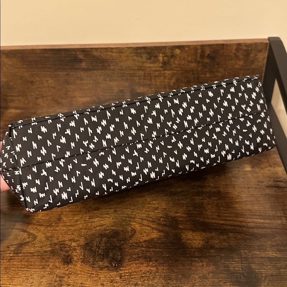 Thirty One Cool Clip Thermal Zipper Pouch in Lil’ Scribble Black and White - Picture 8 of 9